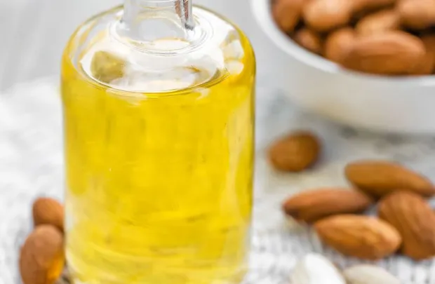 Aμυγδαλέλαιο, ένα πολυτελές δώρο που προσφέρει η φύση.